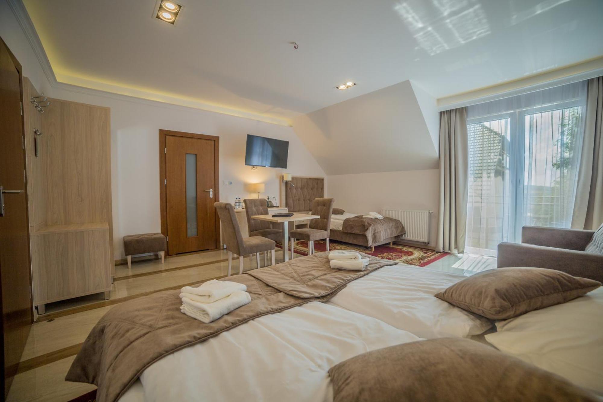 Wichrowe Wzgorze Chmielno Hotel ภายนอก รูปภาพ